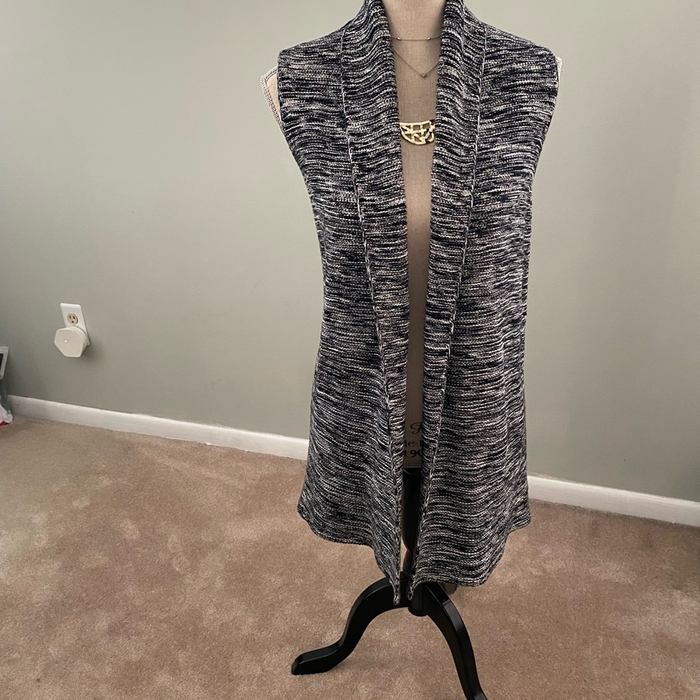 GAP Marled Black and White Open Front Sweater Vest